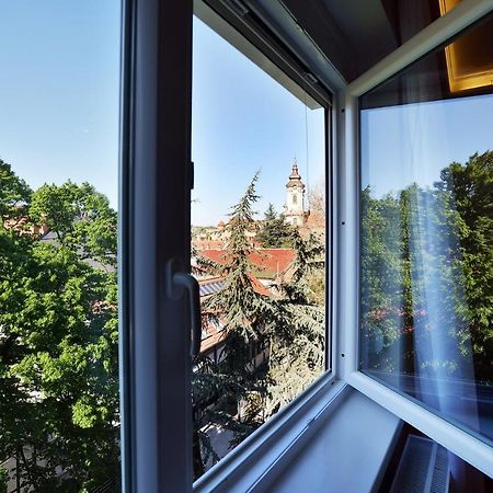 Netta Apartman Егер Екстериор снимка